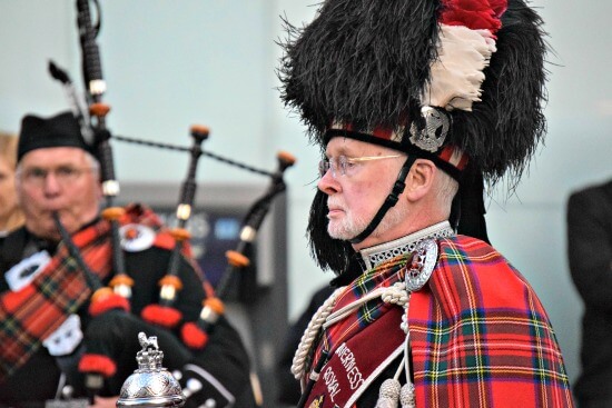 scottish bagpipe player full dress 550 c