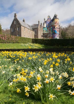 720px-Kelburn_Castle_wikipedia2_300_c