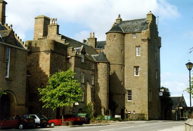 Dornoch Castle Hotel Attribution: By Tom Pennington, CC BY-SA 2.0, https://commons.wikimedia.org/w/index.php?curid=4487283
