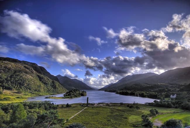 Glenfinnan_monument_and_Loch_Shiel_650_c Glenfinnan_monument_and_Loch_Shiel_650_c