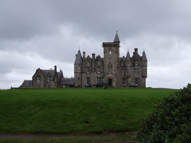 Glengorm Castle. Attribution: By Rob Farrow, CC BY-SA 2.0, https://commons.wikimedia.org/w/index.php?curid=9431331 Glengorm Castle. Attribution: By Rob Farrow, CC BY-SA 2.0, https://commons.wikimedia.org/w/index.php?curid=9431331